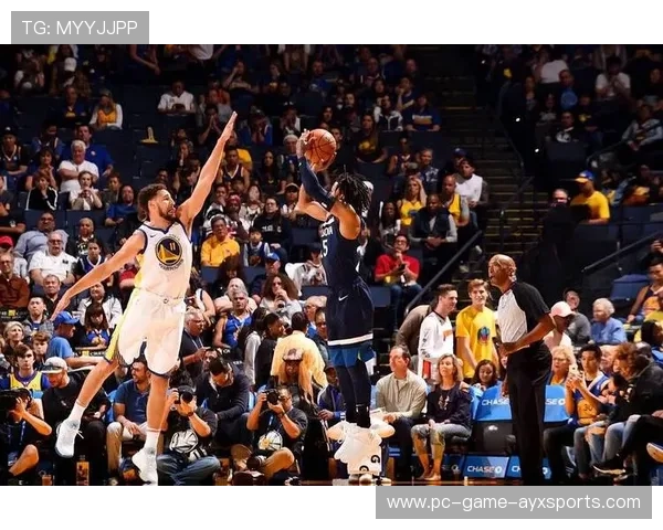 勇士依靠库里极远射程再度爆发,主场沸腾 勇士依靠库里极远射程再度爆发,主场沸腾