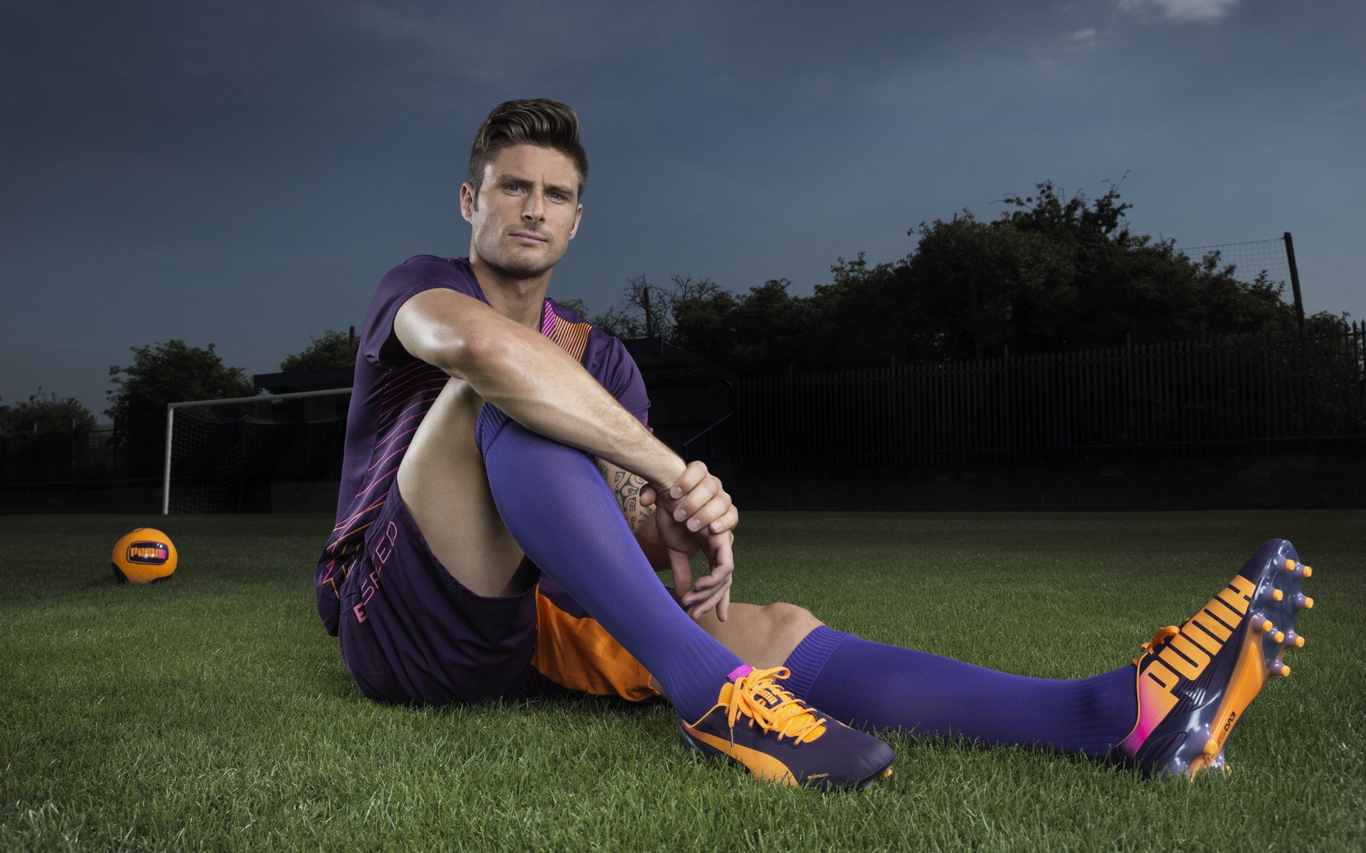 “篮球+健康”公益项目在全国各地同步推动,增强青少年体魄,公益篮球的宣传语